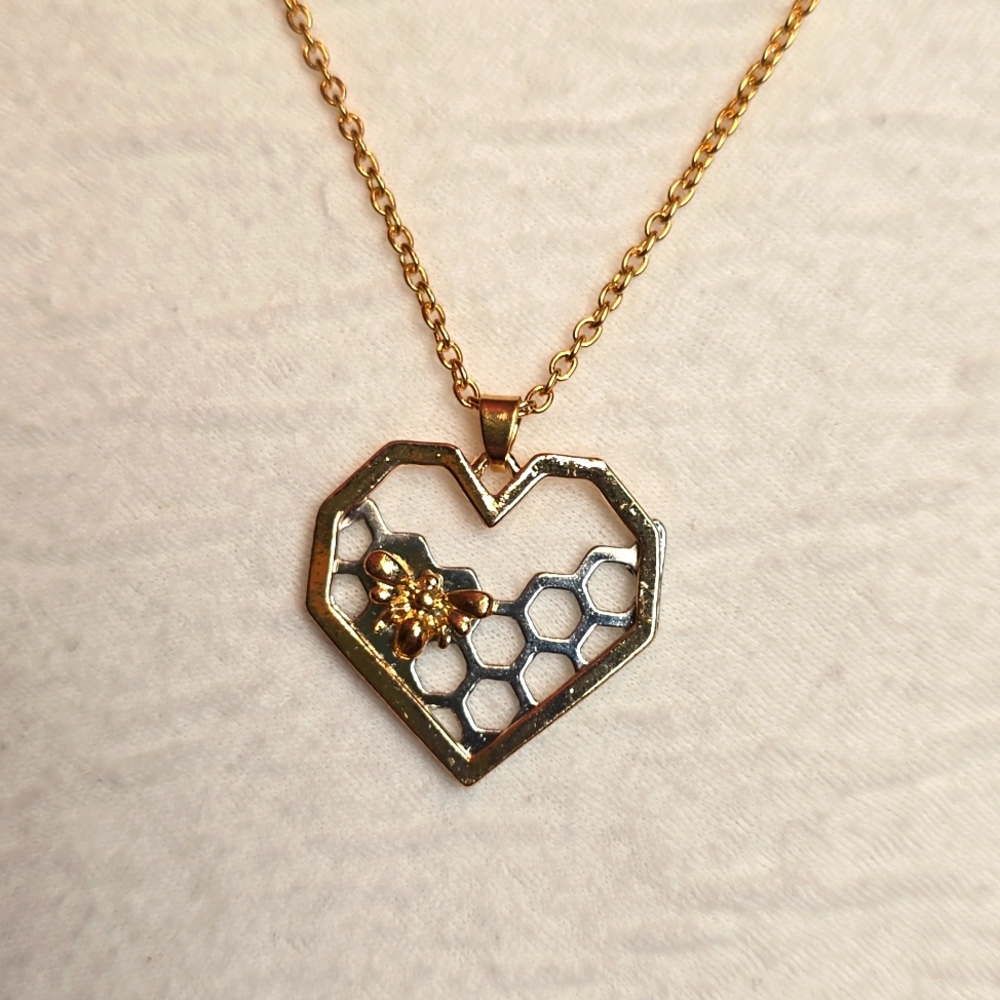 🔸️5/$25🔸️Bee Honeycomb Necklace